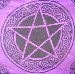 Similar to da celtic theory only mirrors creating a repeated 5 way reflection creating paradox in our existence 